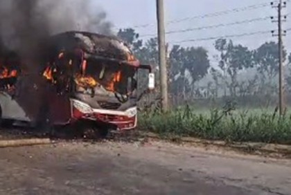 ফরিদপুরে বাস-মোটরসাইকেল সংঘর্ষে নিহত ১, বাসে আগুন