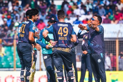 খুলনাকে ১২৯ রানের টার্গেট দিল ঢাকা