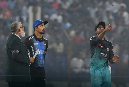 শেষ চার নিশ্চিত করার লড়াইয়ে ব্যাটিংয়ে রংপুর