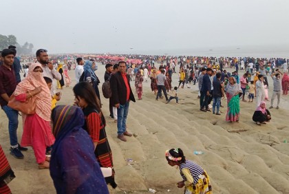 পর্যটক মুখর কুয়াকাটা