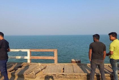 শাহপরীর দ্বীপ সীমান্তে থেমে থেমে মর্টার শেল-গোলার বিকট শব্দ