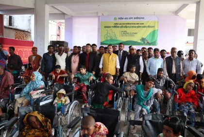 সাতক্ষীরায় ১২২ অসহায়-প্রতিবন্ধীর মাঝে হুইল চেয়ার বিতরণ