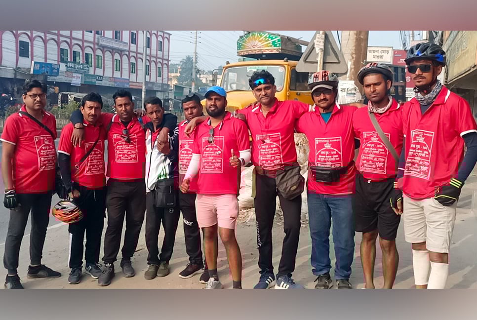 ভাষার টানে পশ্চিমবঙ্গ থেকে বাইসাইকেলে এলেন তারা