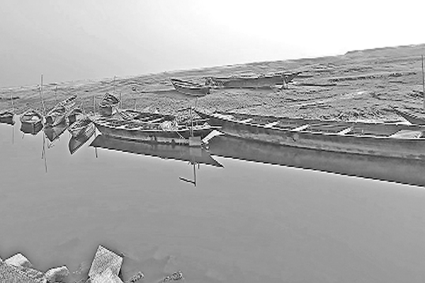 যমুনার নাব্য সংকটে আটকে যাচ্ছে নৌকা