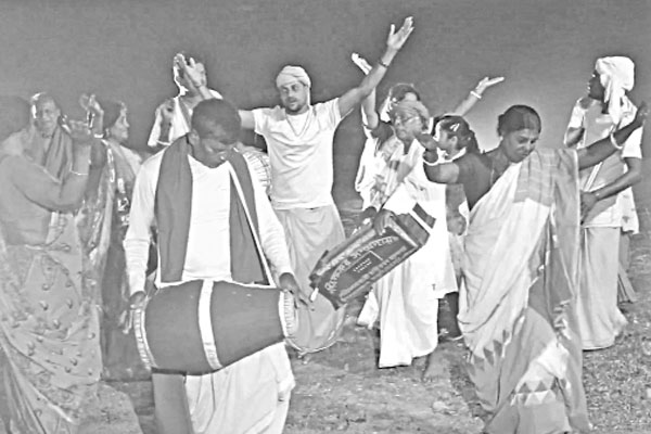 মেহেরপুরে লালন ফকির মঞ্চায়িত