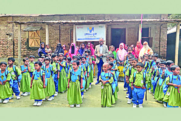 বসুন্ধরা গ্রুপ অসহায় মানুষকে স্বাবলম্বী করতে কাজ করছে