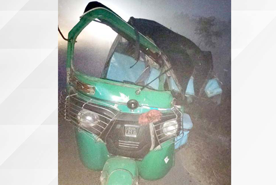 বগুড়ায় ট্রাকে অটোরিকশার ধাক্কা, মায়ের মৃত্যু ছেলে আহত