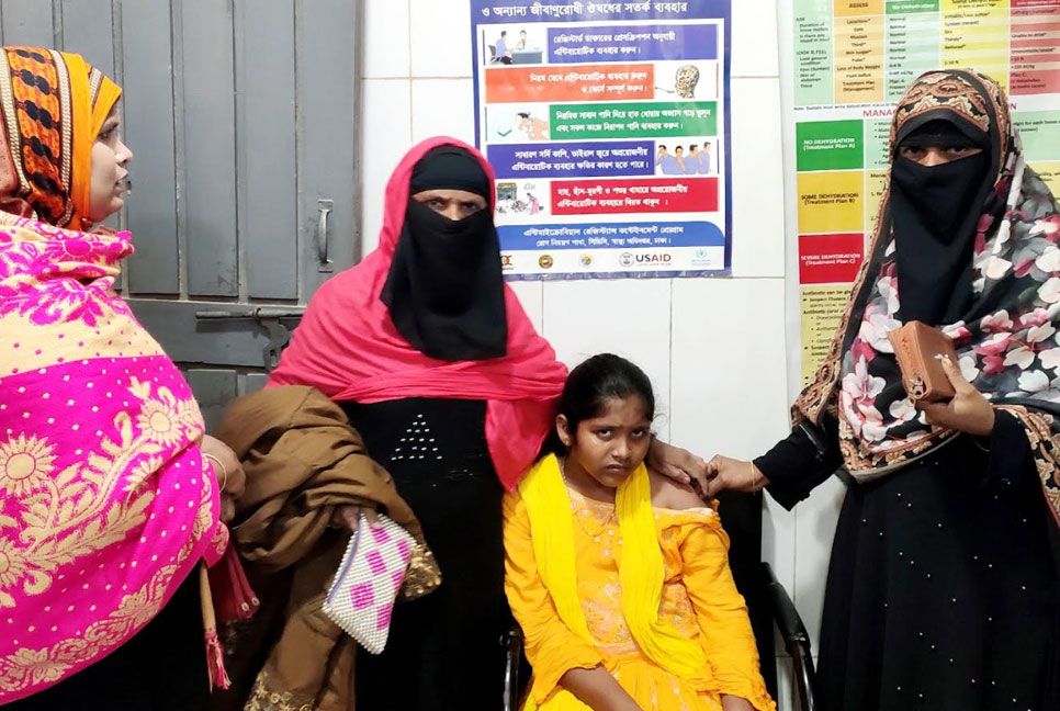 পাগলা কুকুরের আক্রমণে নারী-শিশুসহ আহত ১৬