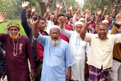 উজিরপুরে ধান ক্ষেতে বাঁধ দিয়ে মাছের
ঘের করার প্রতিবাদে কৃষকদের বিক্ষোভ
