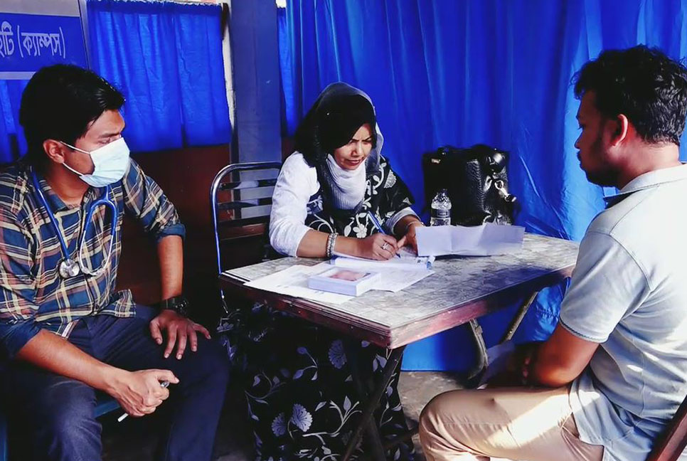 ভাষা শহীদদের স্মরণে টাঙ্গাইলে ফ্রি মেডিকেল ক্যাম্প