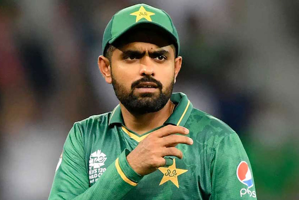 দ্রুততম ১০ হাজার রানের রেকর্ড বাবরের 