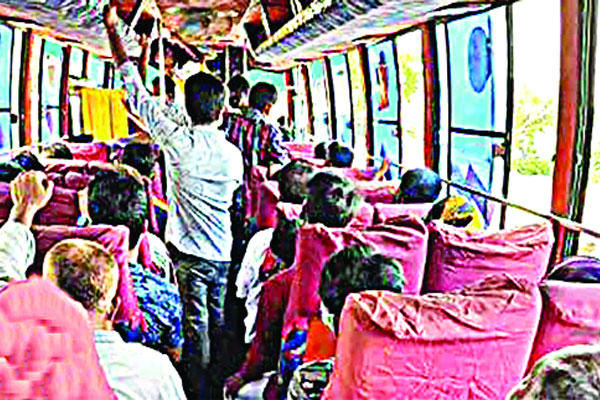 রুটে রুটে চলছে ভাড়া নৈরাজ্য
