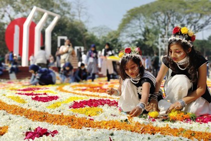শোক-শ্রদ্ধায় ভাষা শহীদদের স্মরণ করছে জাতি