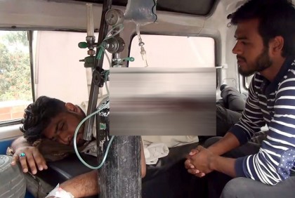 শহীদ মিনারে ফুল দেওয়া নিয়ে কথা কাটাকাটি, ছুটিকাঘাতে আহত ২