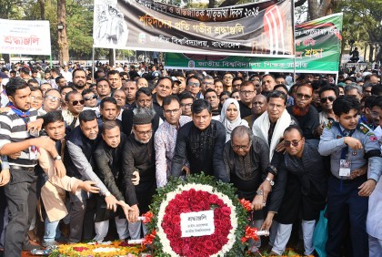 ভাষা শহিদদের প্রতি জাতীয় বিশ্ববিদ্যালয় উপাচার্যের শ্রদ্ধা নিবেদন