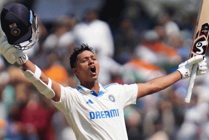 জোড়া দ্বিশতরানের পুরস্কার পেলেন জয়সওয়াল