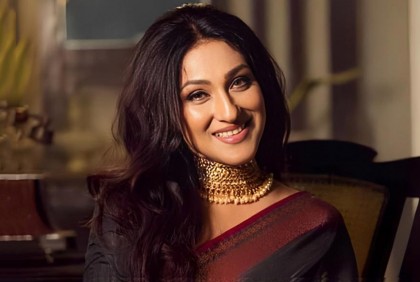 ঋতুপর্ণা ঢাকায়