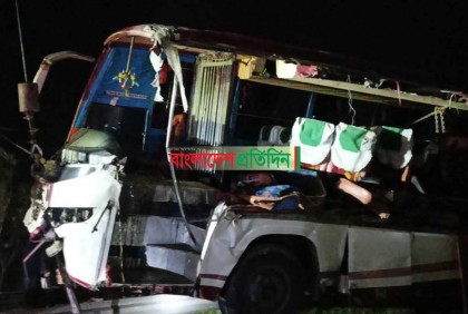 এক্সপ্রেসওয়েতে বাস-ট্রাক সংঘর্ষ, নিহত ৪



