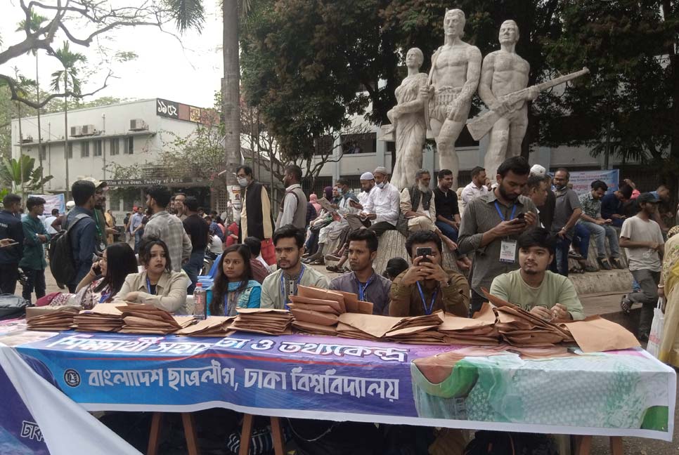 ভর্তি পরীক্ষার্থীদের সহায়তায় 'জয় বাংলা বাইক সার্ভিস' 

