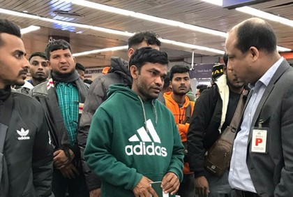 লিবিয়া থেকে আরও ১৪৪ বাংলাদেশি ফিরলেন

