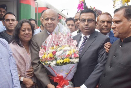 সরকারি সফরে ট্রেনে রাজবাড়ীতে রেলমন্ত্রী, শুনলেন যাত্রীদের অভিযোগ