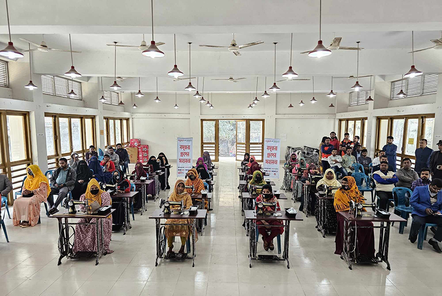 প্রান্তিক দরিদ্র নারীদের স্বাবলম্বী করছে বসুন্ধরা গ্রুপ