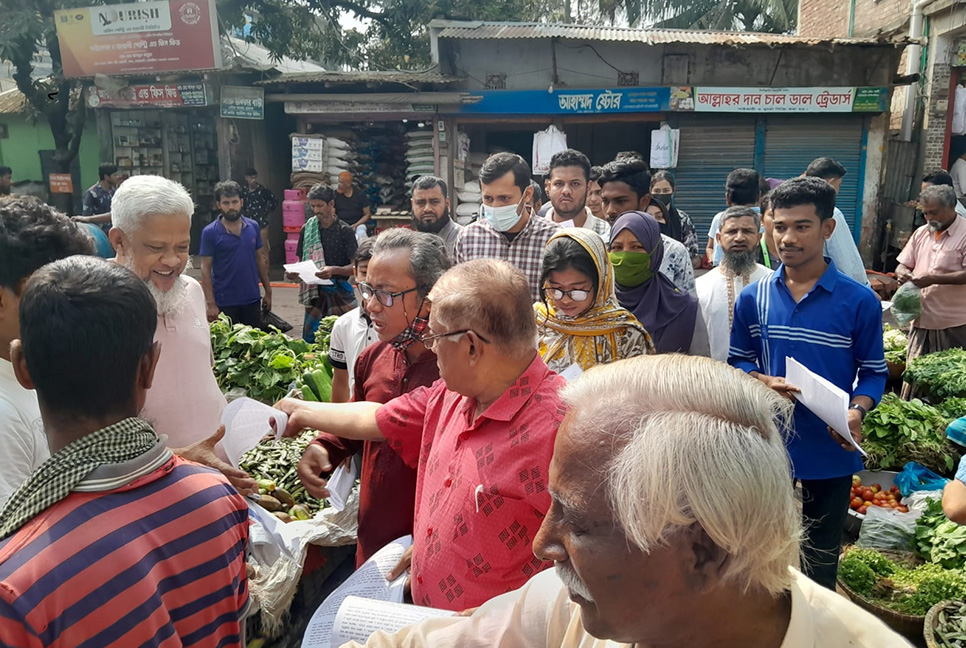 নোয়াখালীতে বিনোদন কেন্দ্রের দাবিতে লিফলেট বিতরণ