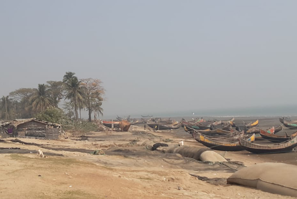 টেকনাফ সীমান্তে রাতভর থেমে থেমে গোলাগুলি