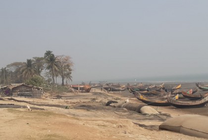 টেকনাফ সীমান্তে রাতভর থেমে থেমে গোলাগুলি
