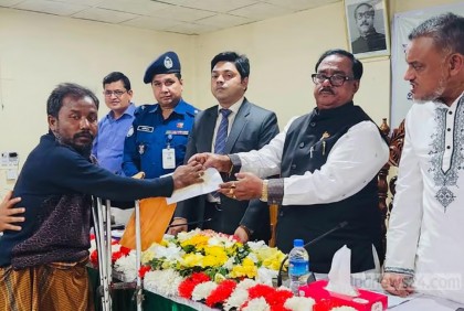 নিত্যপণ্যের কারসাজি রোধে ভোক্তাদেরও সতর্ক থাকার আহ্বান খাদ্যমন্ত্রীর

