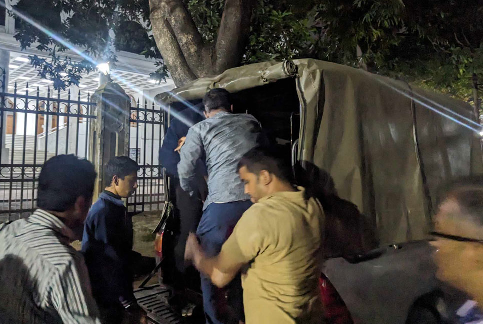  তিনদিন ধরে অপহৃত দুই ব্যক্তিকে ঢাবির হল থেকে উদ্ধার