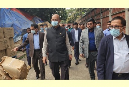 কেন্দ্রীয় ঔষধাগারে হঠাৎ স্বাস্থ্যমন্ত্রী, যা দেখলেন

