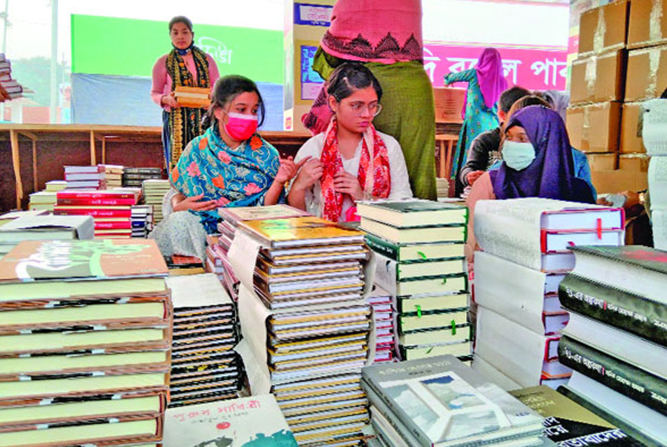  অমর একুশে বইমেলার সময় বাড়লো
 দুই দিন