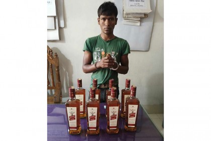 ফুলপুরে মাদক কারবারি আটক 