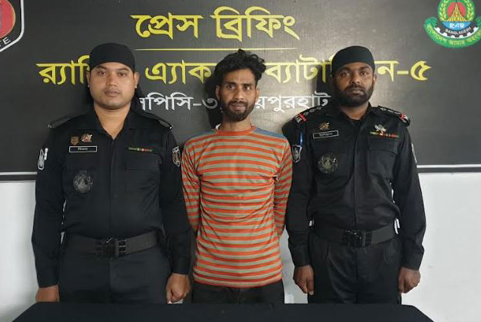 জয়পুরহাটে অস্ত্র-মাদকসহ ৭ মামলার আসামি গ্রেফতার