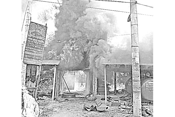 লক্ষ্মীপুরে ১১ দোকান পুড়ে ছাই