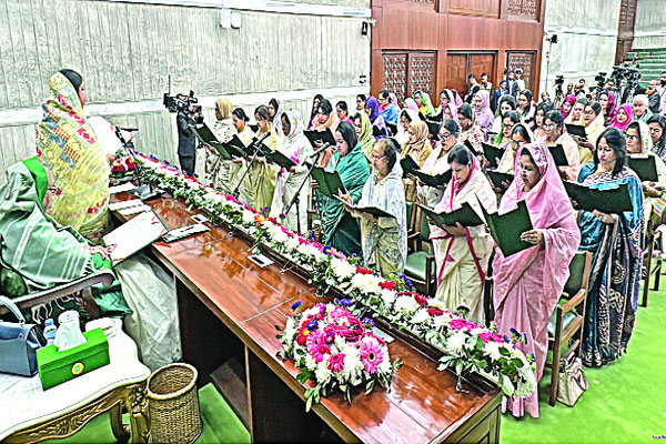 শপথ নিলেন ৫০ সংরক্ষিত এমপি