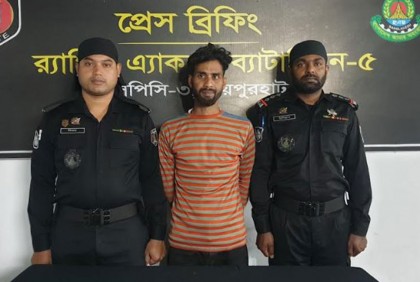 জয়পুরহাটে অস্ত্র-মাদকসহ ৭ মামলার আসামি গ্রেফতার