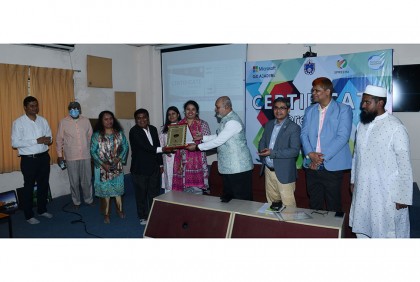 নোবিপ্রবিতে প্রশিক্ষণার্থীদের সনদ প্রদান