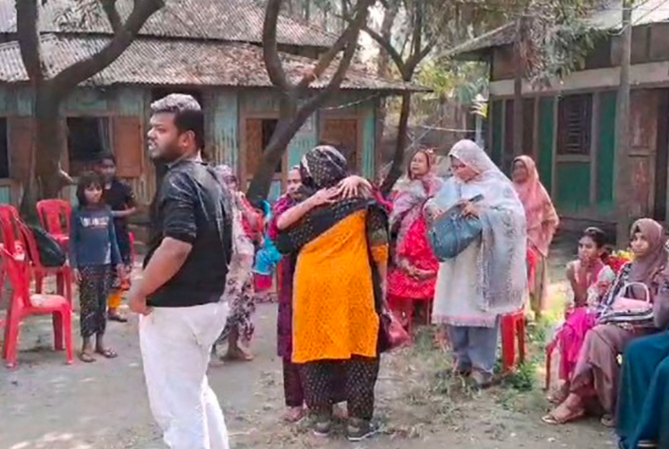 প্রিয়তির দাফন সম্পন্ন, এলাকায় শোকের ছায়া