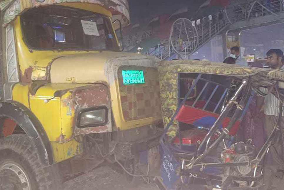 ঢাকা-চট্টগ্রাম মহাসড়কে ট্রাকচাপায় অজ্ঞাত বৃদ্ধার মৃত্যু