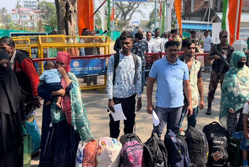 দেশে ফিরলেন ভারতে আটকে থাকা শিশুসহ ১০ বাংলাদেশি