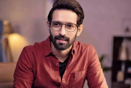 অভিনেতা থেকে এবার 'সংবাদ উপস্থাপক' বিক্রান্ত ম্যাসি