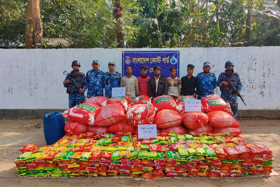 টেকনাফে বিপুল পরিমাণ খাদ্যদ্রব্য-জ্বালানি তৈল জব্দ