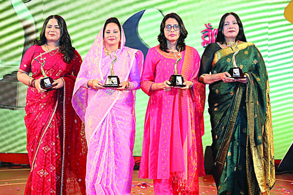 চার নারীর অনুকরণীয় কীর্তি
