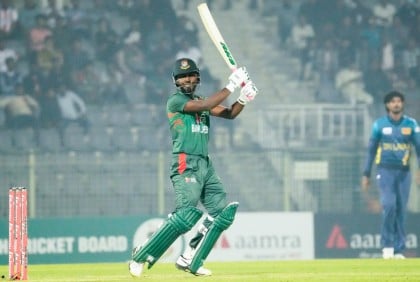 দুর্দান্ত জাকের ঝড়ে স্নায়ুচাপের পারদ চড়িয়ে হারলো বাংলাদেশ!