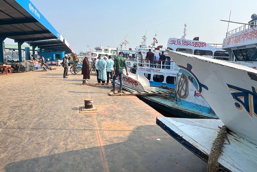 নৌযান শ্রমিকদের অনির্দিষ্টকালের কর্মবিরতি প্রত্যাহার : নৌযান চলাচল স্বাভাবিক