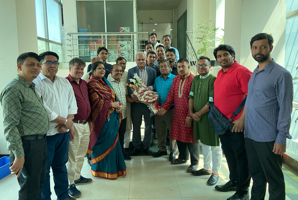 বাংলাদেশ প্রতিদিন সম্পাদকের সঙ্গে কুমিল্লা সাংবাদিক ফোরাম নেতৃবৃন্দের মতবিনিময়
