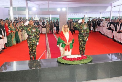  ৭ মার্চ উপলক্ষে বঙ্গবন্ধুর প্রতিকৃতিতে প্রধানমন্ত্রীর শ্রদ্ধা
