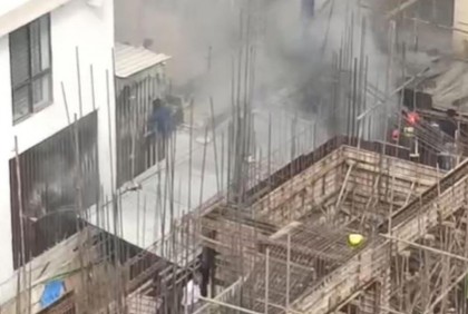 বনানীতে নির্মাণাধীন ভবনে আগুন 